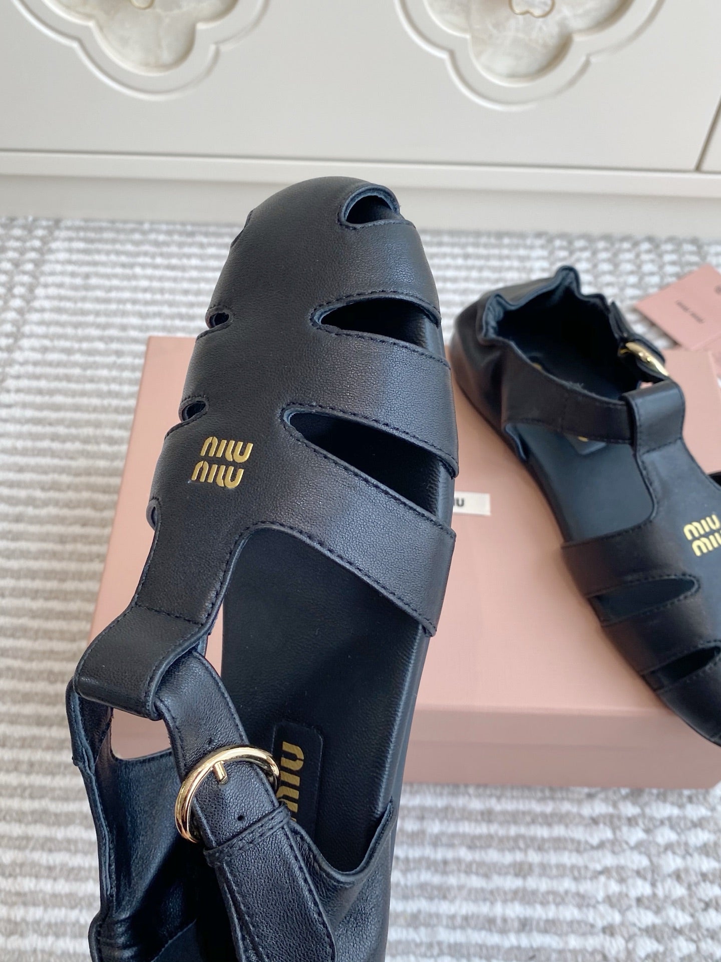 Super soft openwork Roman sandals