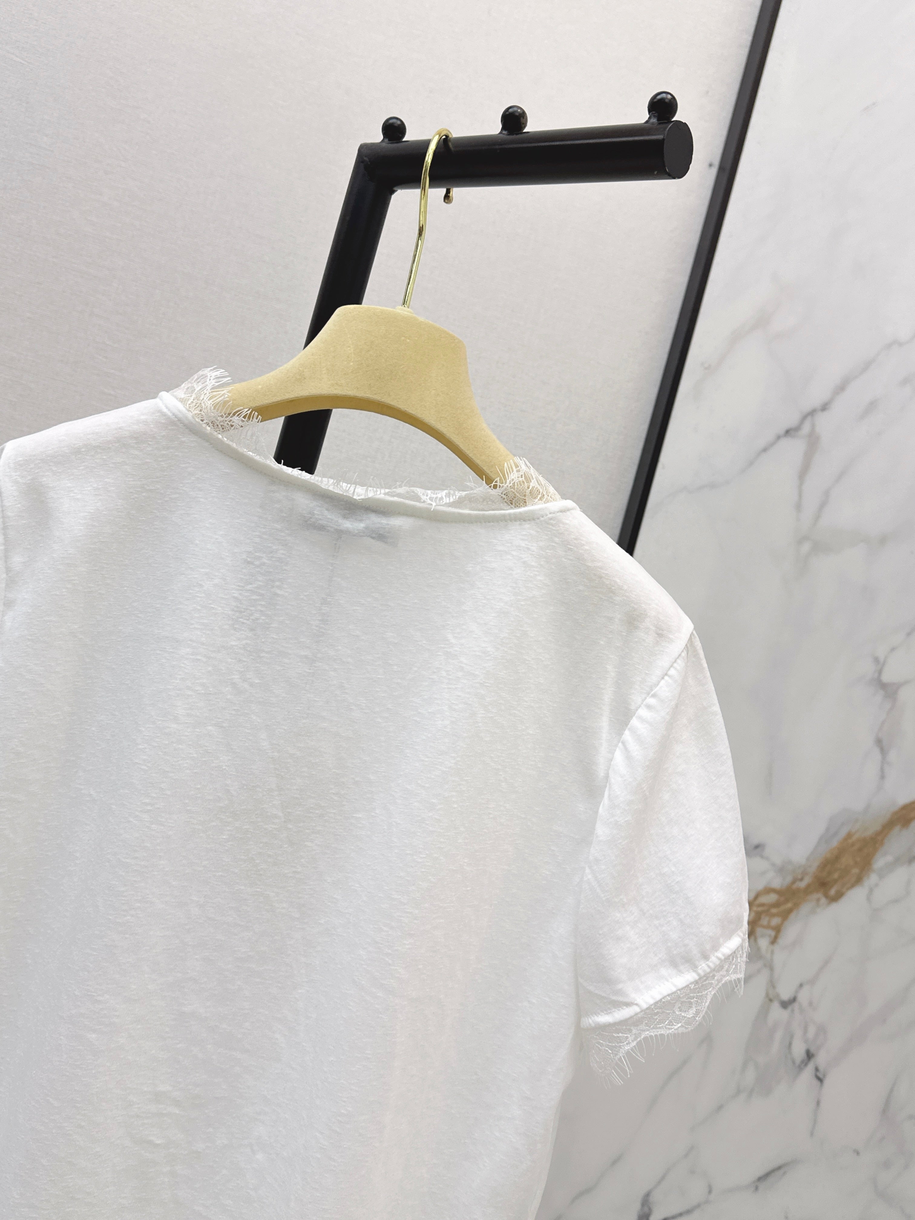 26SS New Lace-Trimmed V-Neck T-Shirt