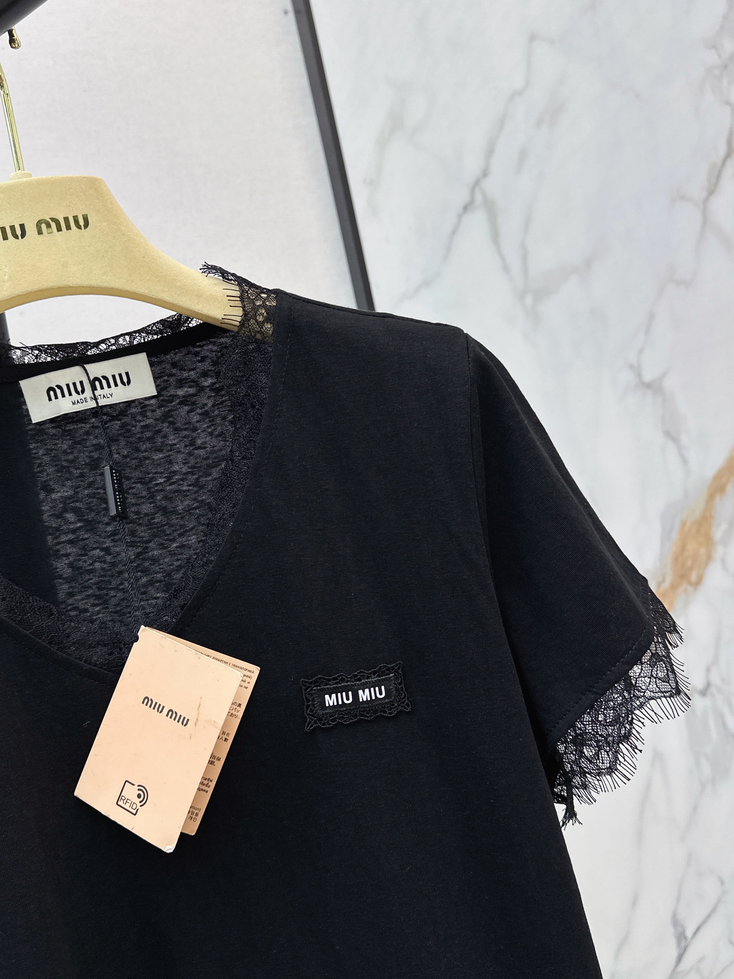 26SS New Lace-Trimmed V-Neck T-Shirt