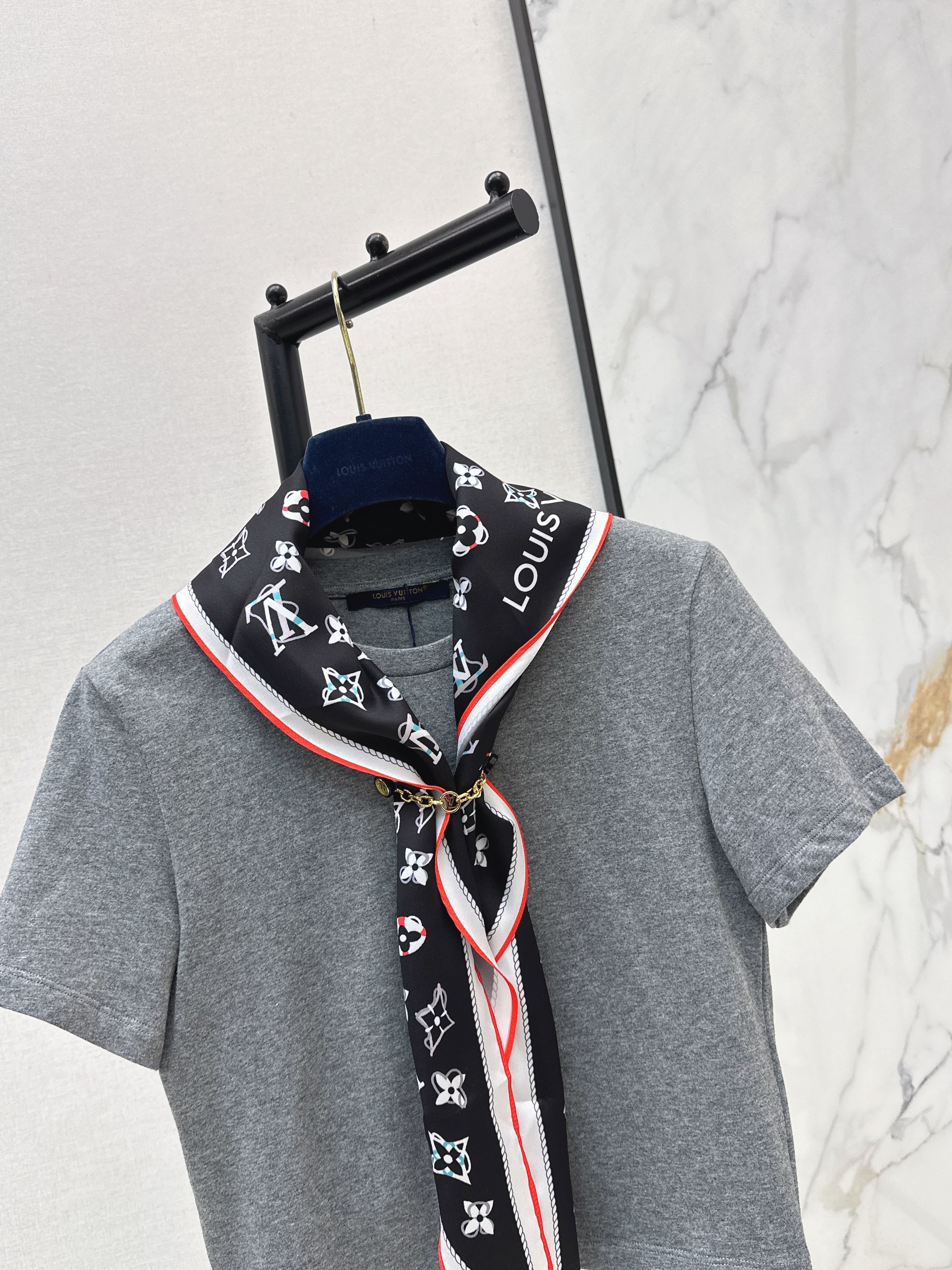 26SS New Arrival: Short-Length T-Shirt with Printed Silk Scarf Embellishment