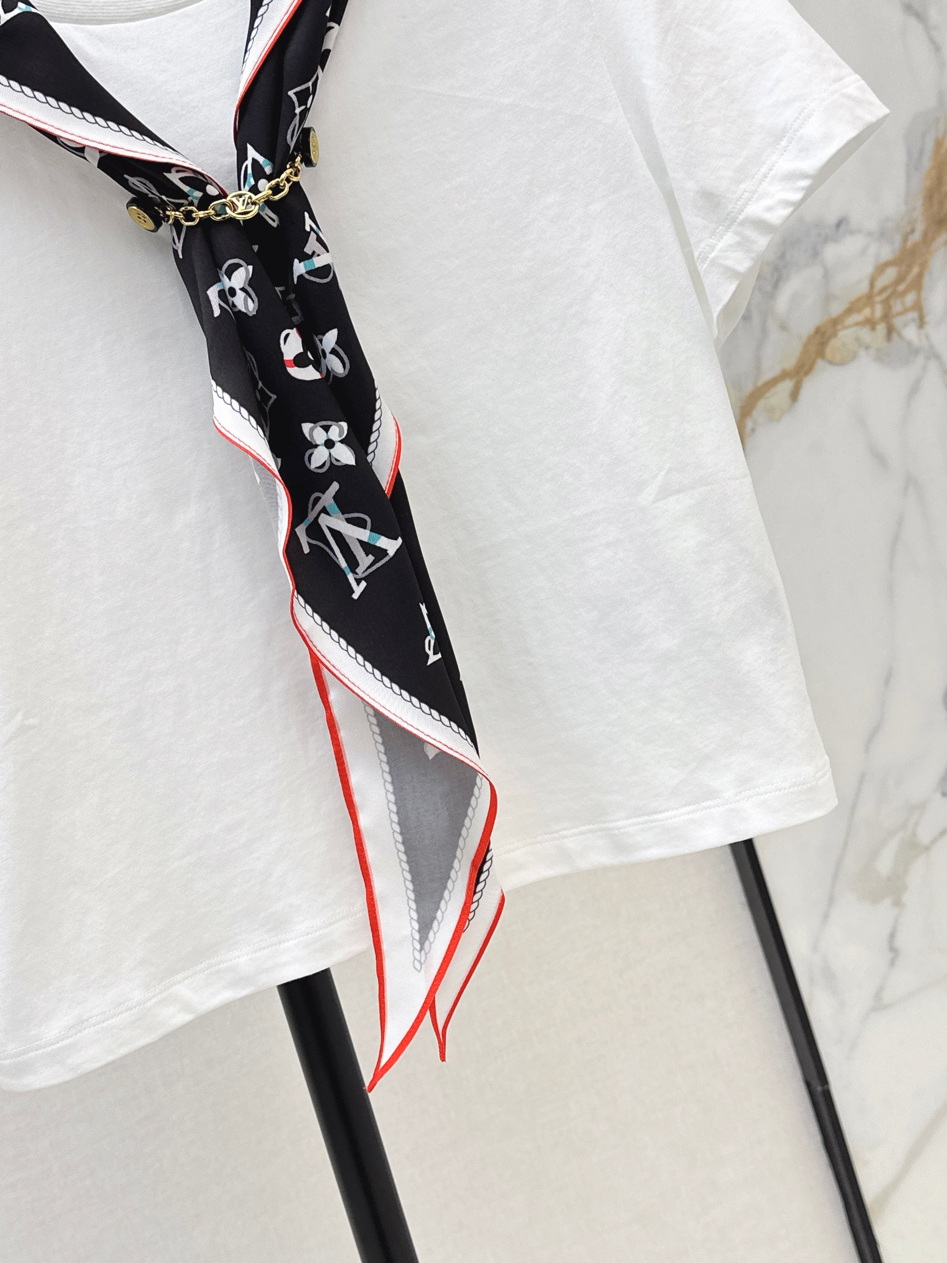26SS New Arrival: Short-Length T-Shirt with Printed Silk Scarf Embellishment