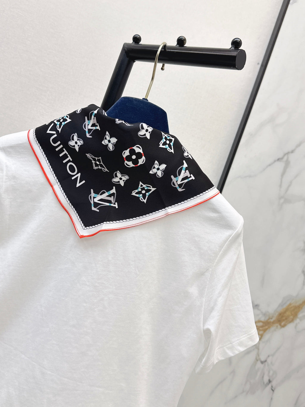 26SS New Arrival: Short-Length T-Shirt with Printed Silk Scarf Embellishment