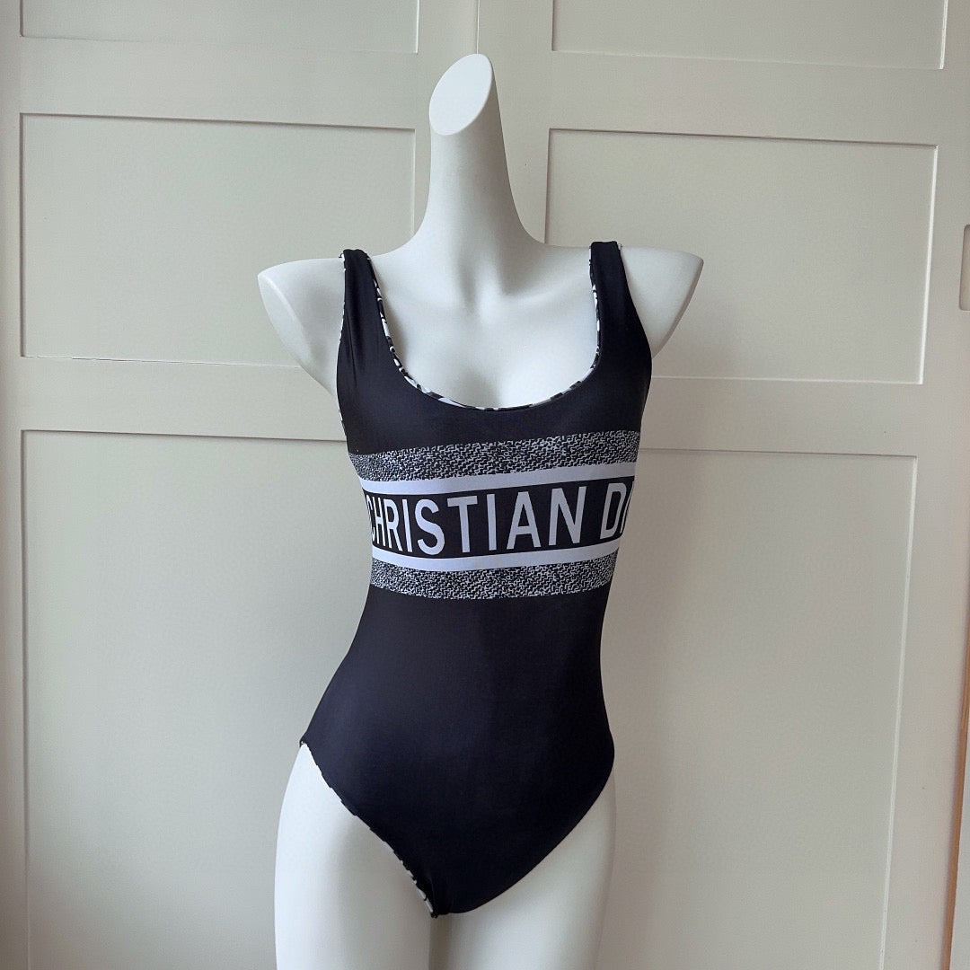 New reversible printed one-piece swimsuit