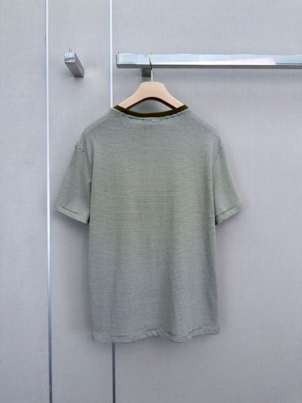 New striped short-sleeved T-shirt