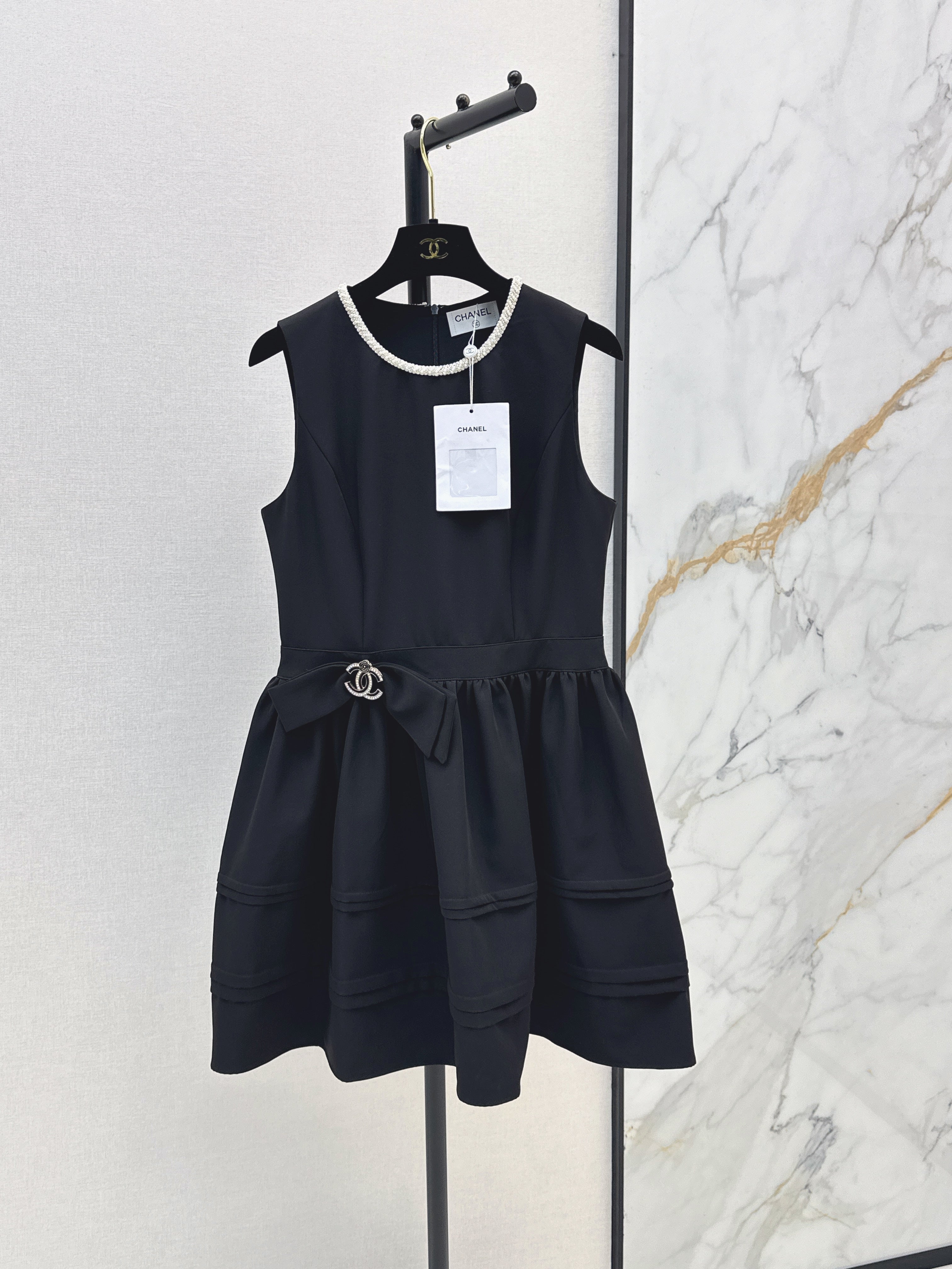 26 New Hand-Beaded Pearl Neckline Sleeveless Dress