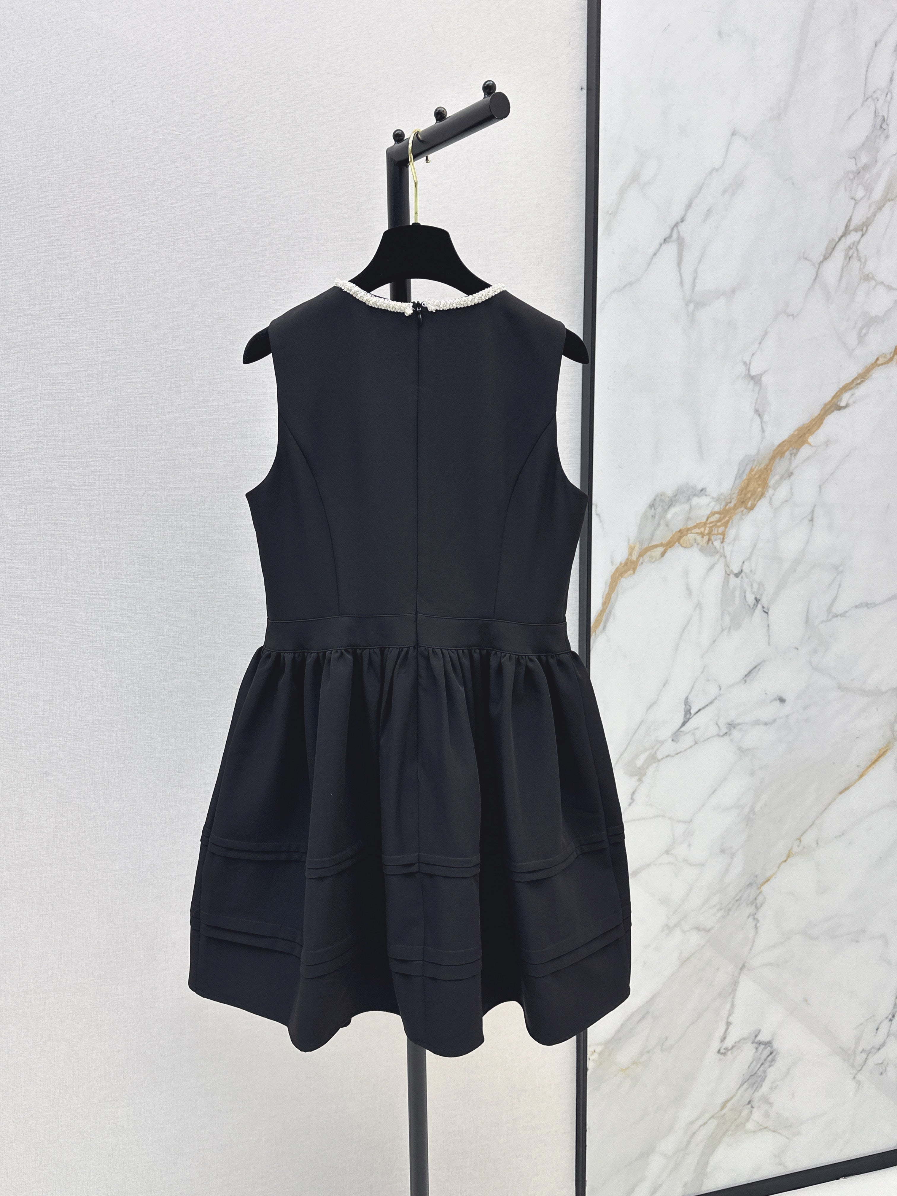 26 New Hand-Beaded Pearl Neckline Sleeveless Dress