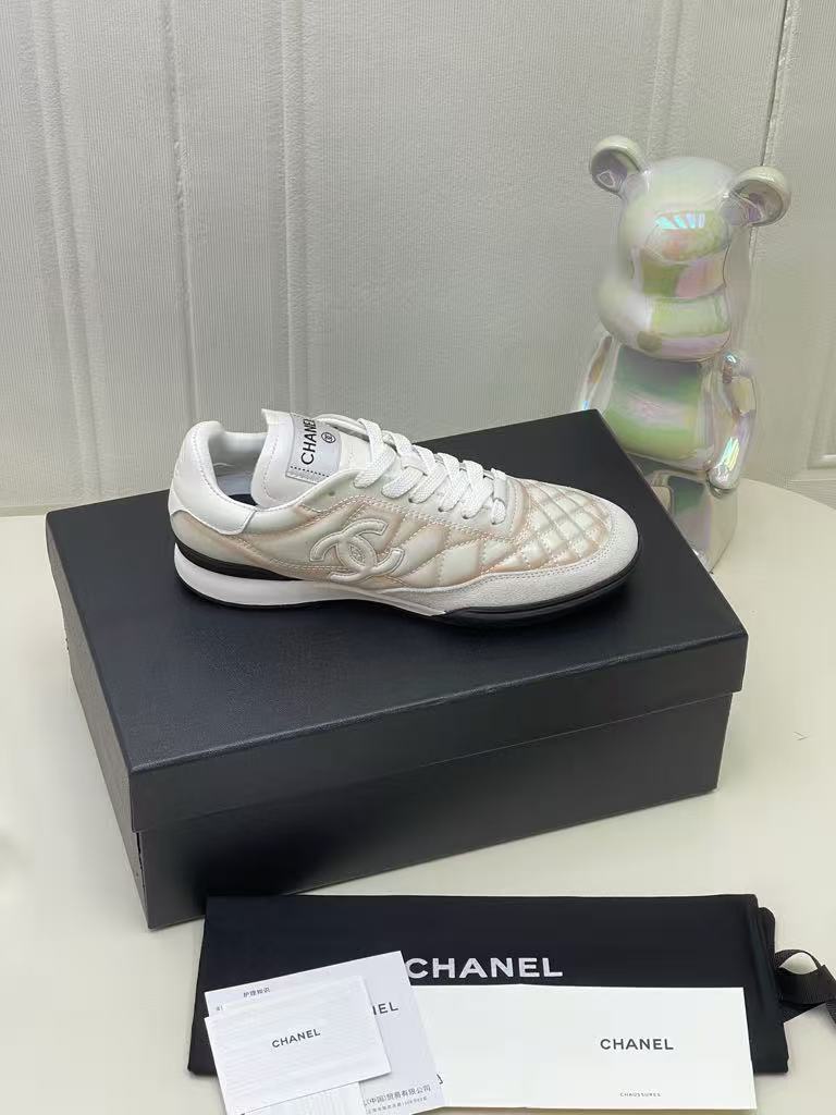 Casual shoes