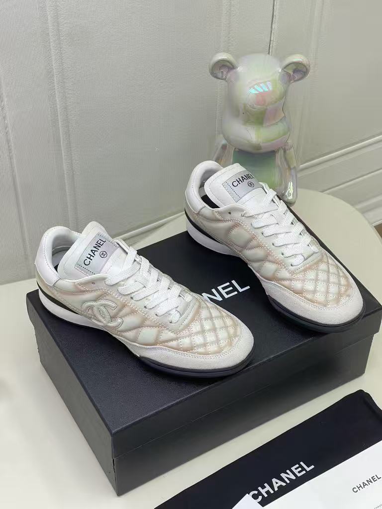 Casual shoes