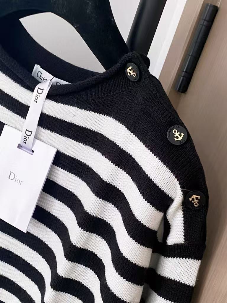Striped button-shoulder long-sleeved sweater