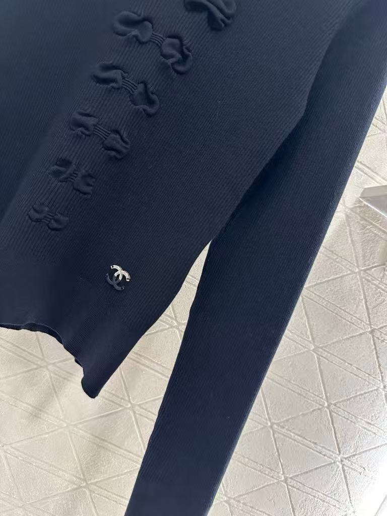 Bow Turtleneck Long-Sleeved Sweater