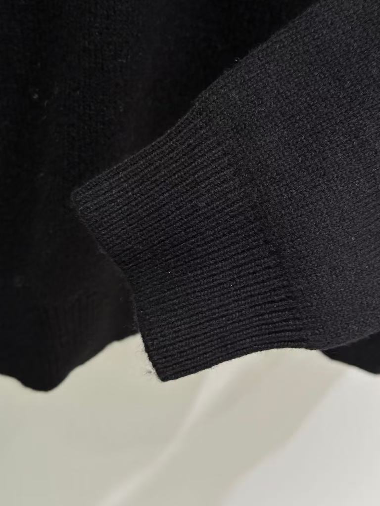 Long-sleeved pullover polo shirt