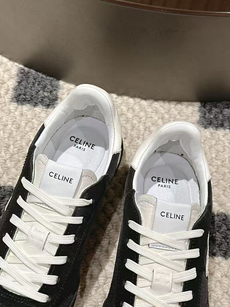 Low-top sneakers