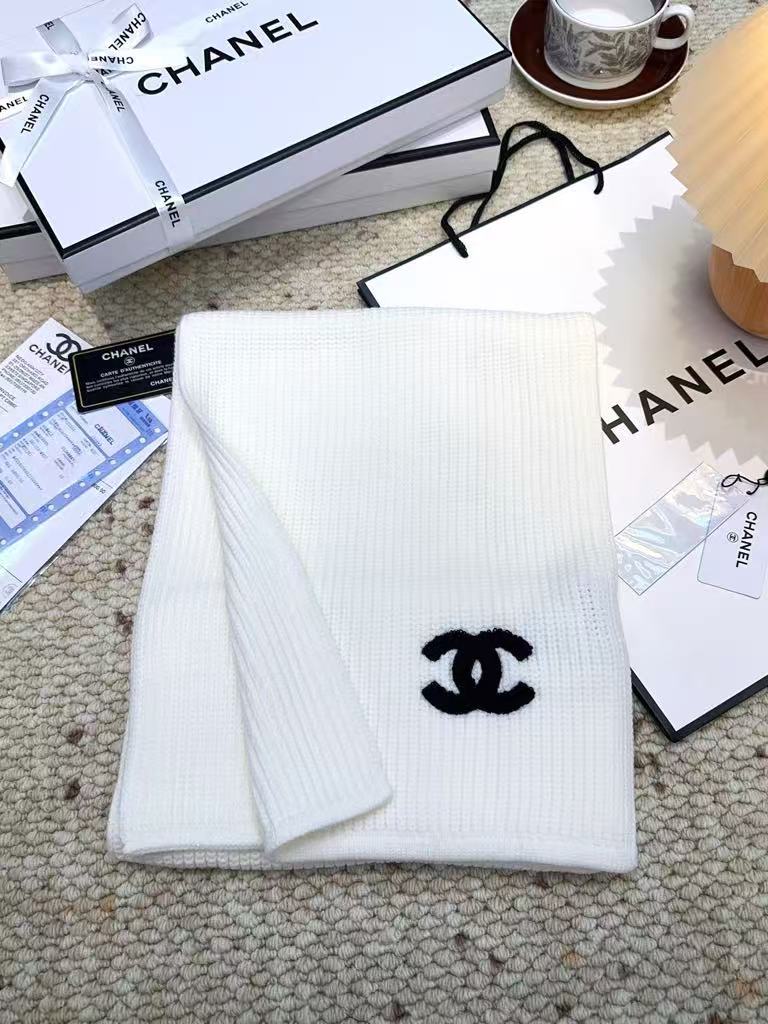 cashmere knitted scarf
