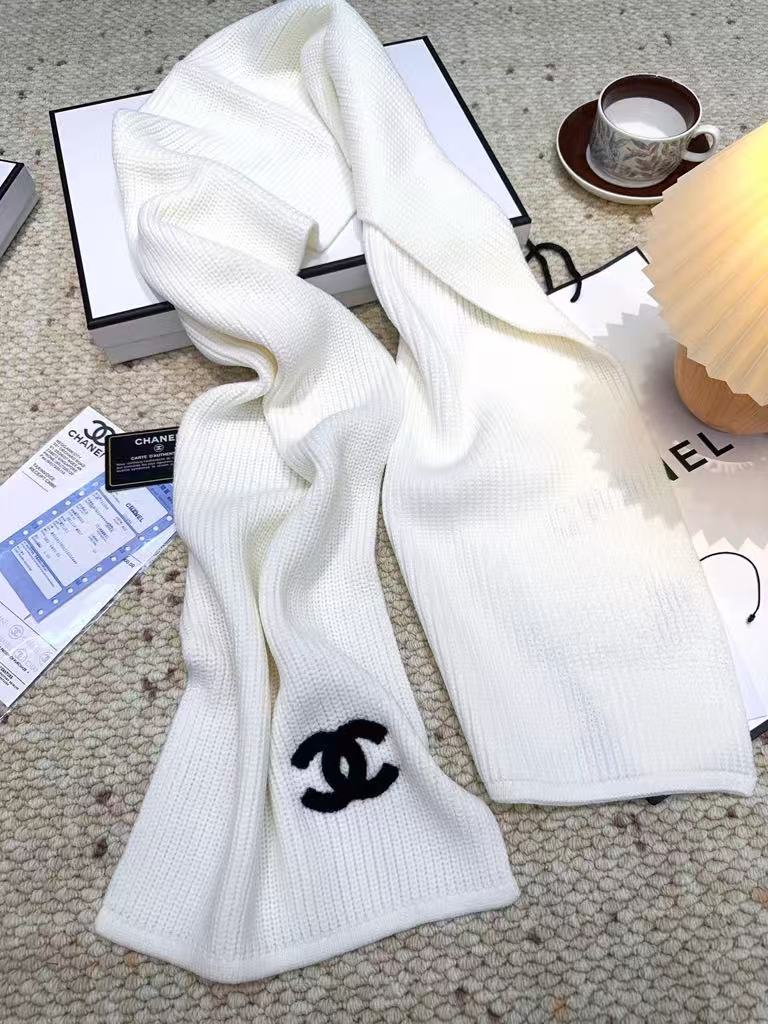 cashmere knitted scarf