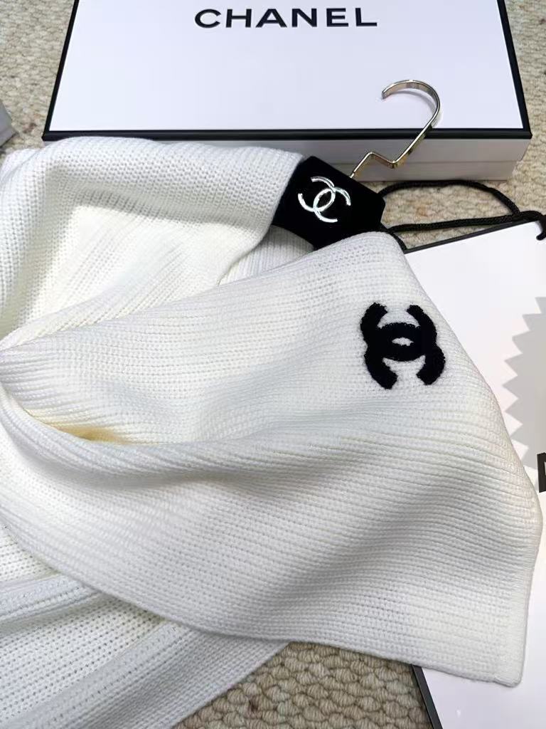cashmere knitted scarf