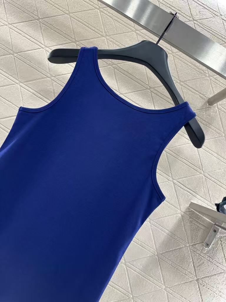 26NEW Slim-fit U-neck vest
