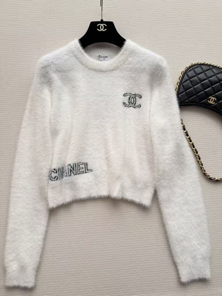 26NEW Plush Sweater