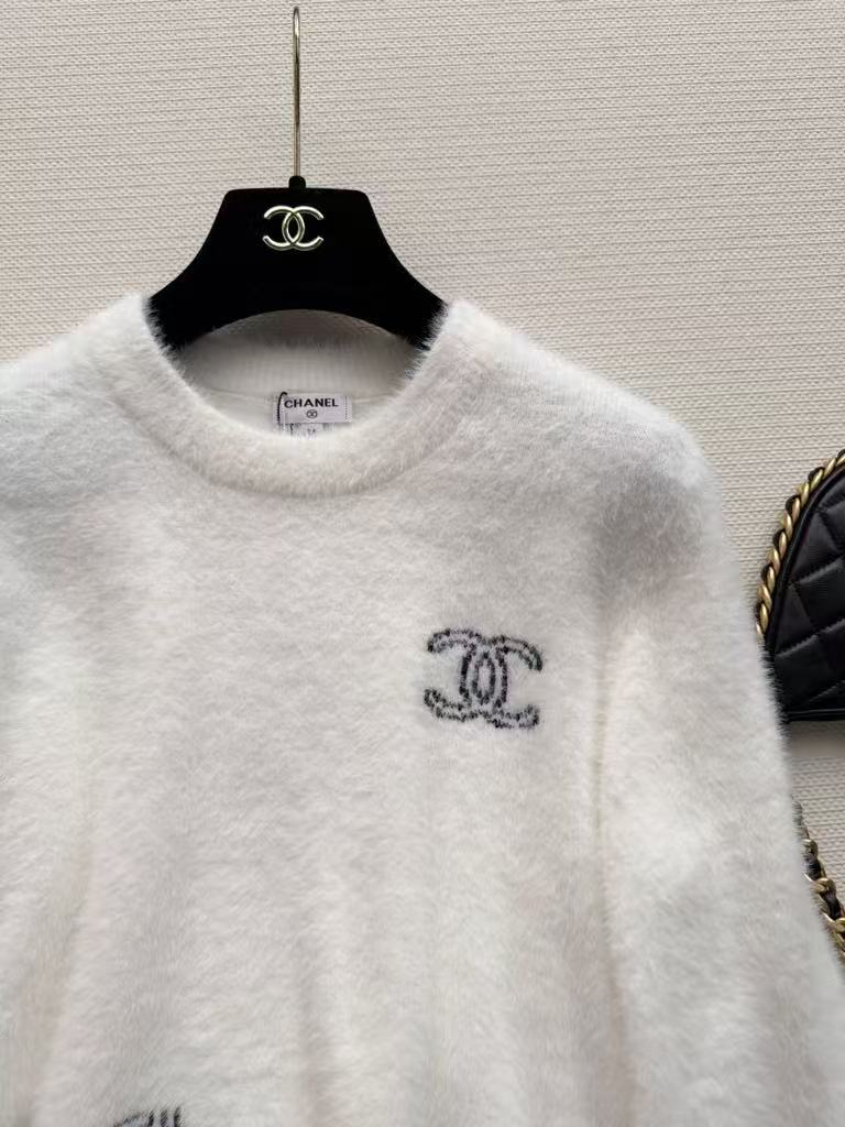 26NEW Plush Sweater