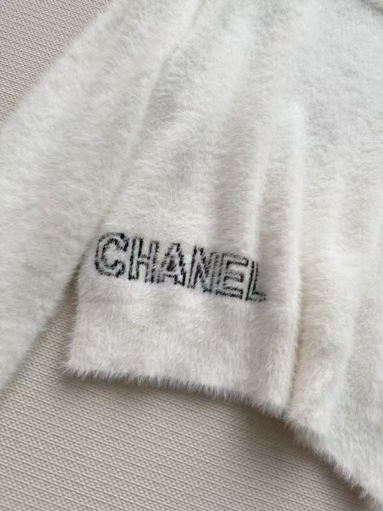 26NEW Plush Sweater