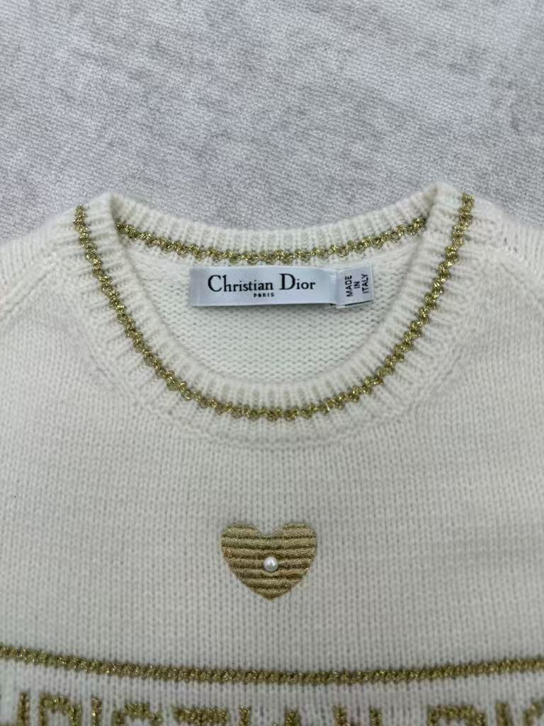 26NEW Embroidered Knit Short Sleeve
