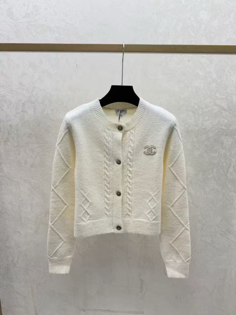 26NEW Embroidered Cardigan