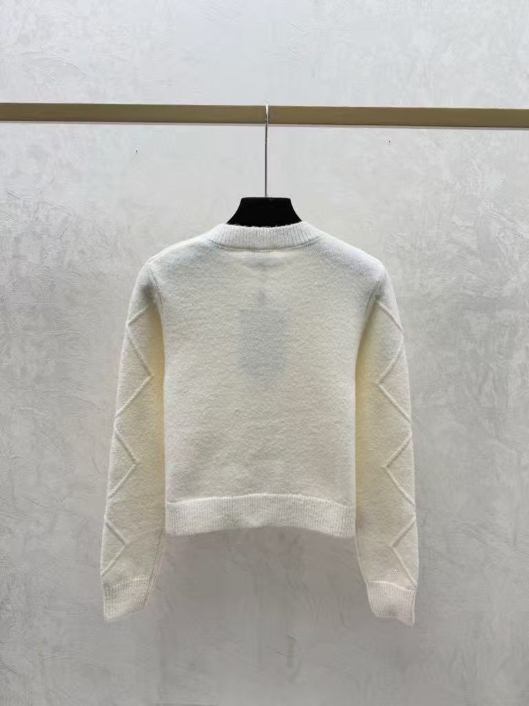 26NEW Embroidered Cardigan