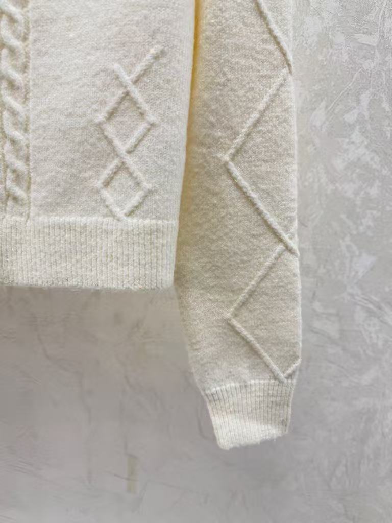 26NEW Embroidered Cardigan