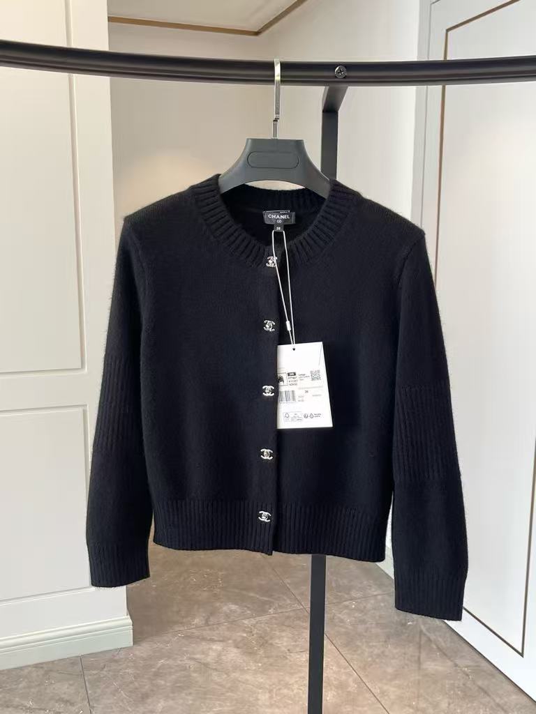 Backpack button cashmere knit sweater