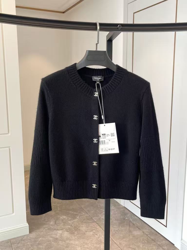 Backpack button cashmere knit sweater