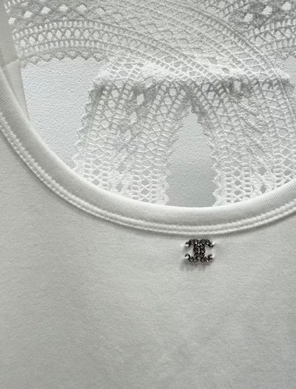White short-sleeved T-shirt