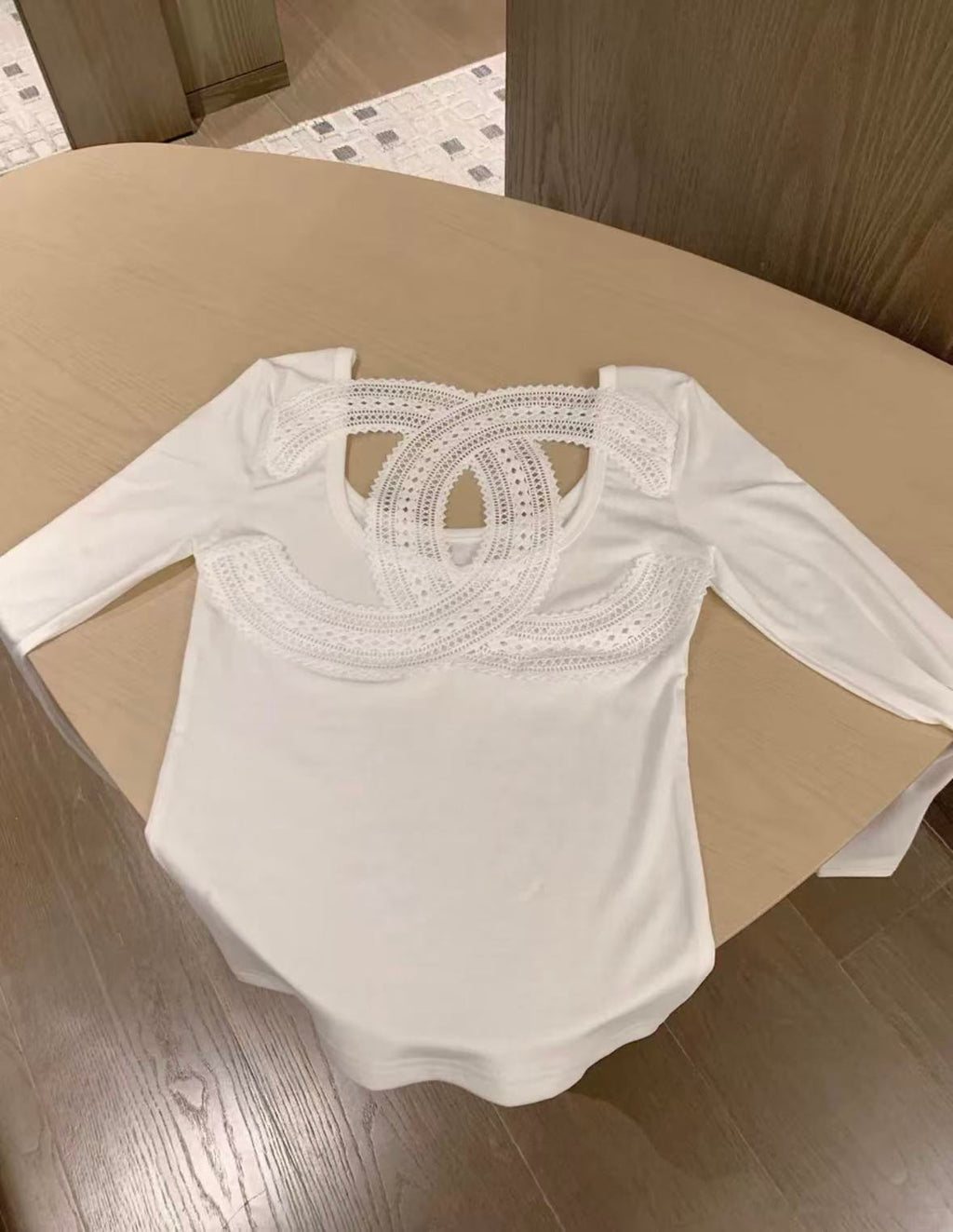 White short-sleeved T-shirt