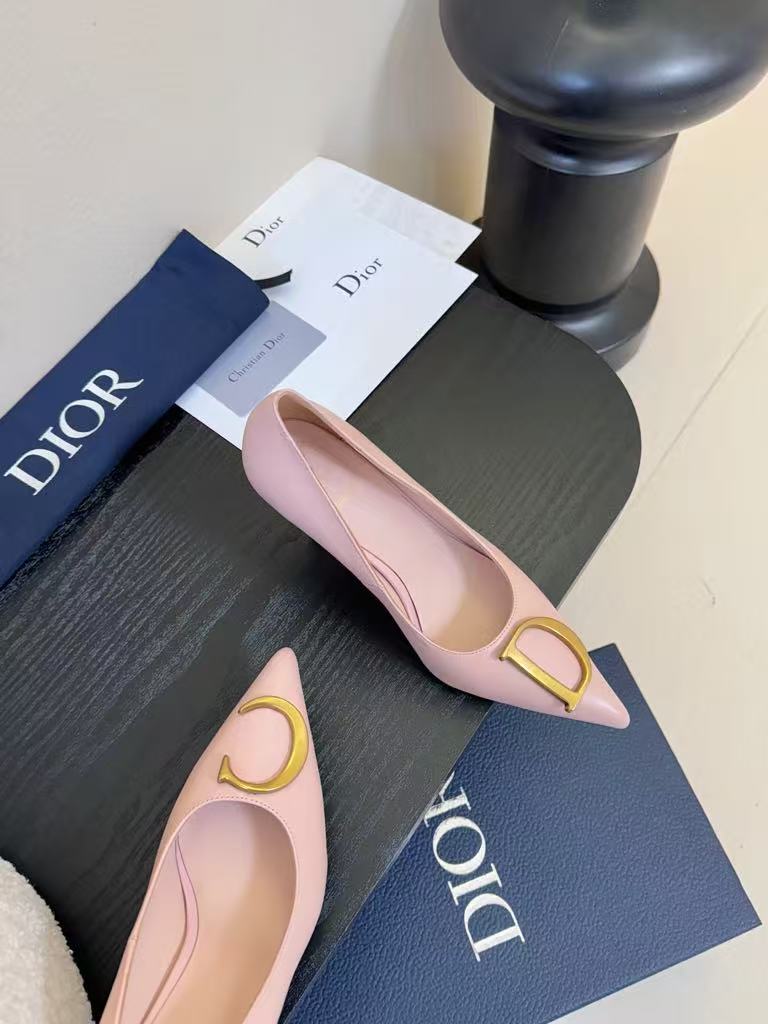 Metal buckle pointed high heels