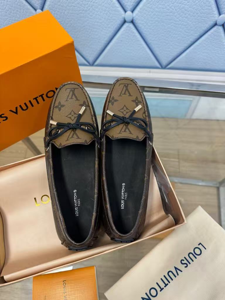 Classic bun shoes