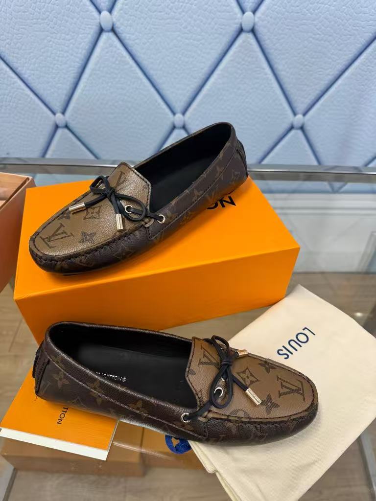 Classic bun shoes