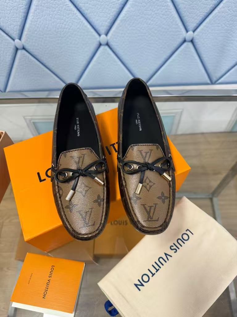 Classic bun shoes