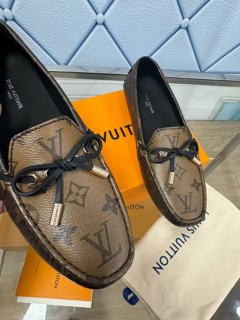 Classic bun shoes