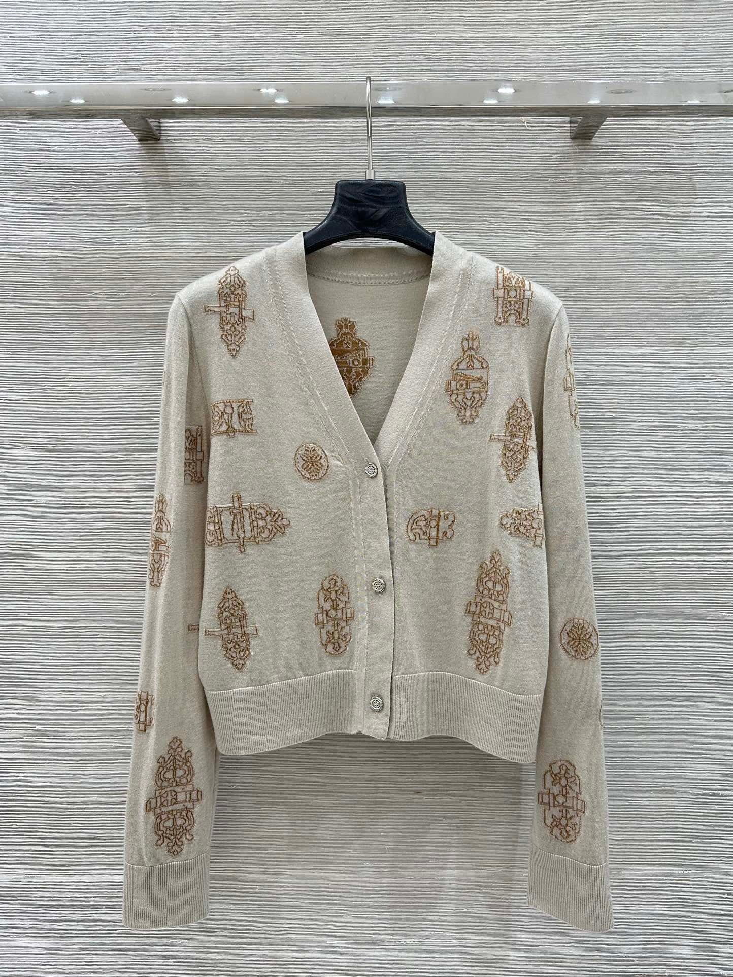 2026 Spring/Summer New Arrival: High-End Custom Wool Blend Fabric Suit.