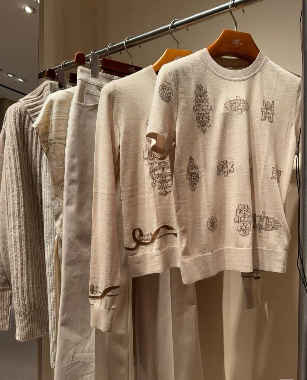 2026 Spring/Summer New Arrival: High-End Custom Wool Blend Fabric Suit.