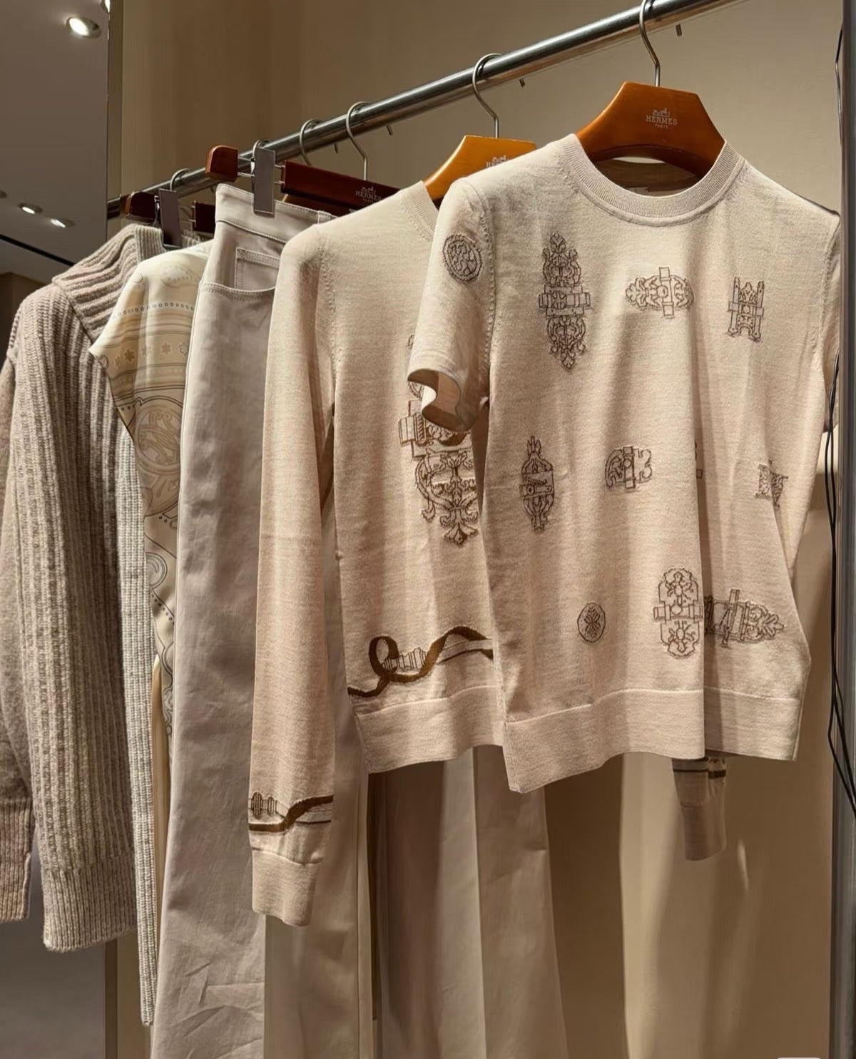 2026 Spring/Summer New Arrival: High-End Custom Wool Blend Fabric Suit.