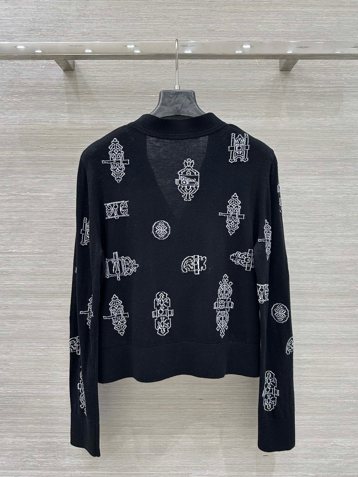 2026 Spring/Summer New Arrival: High-End Custom Wool Blend Fabric Suit.