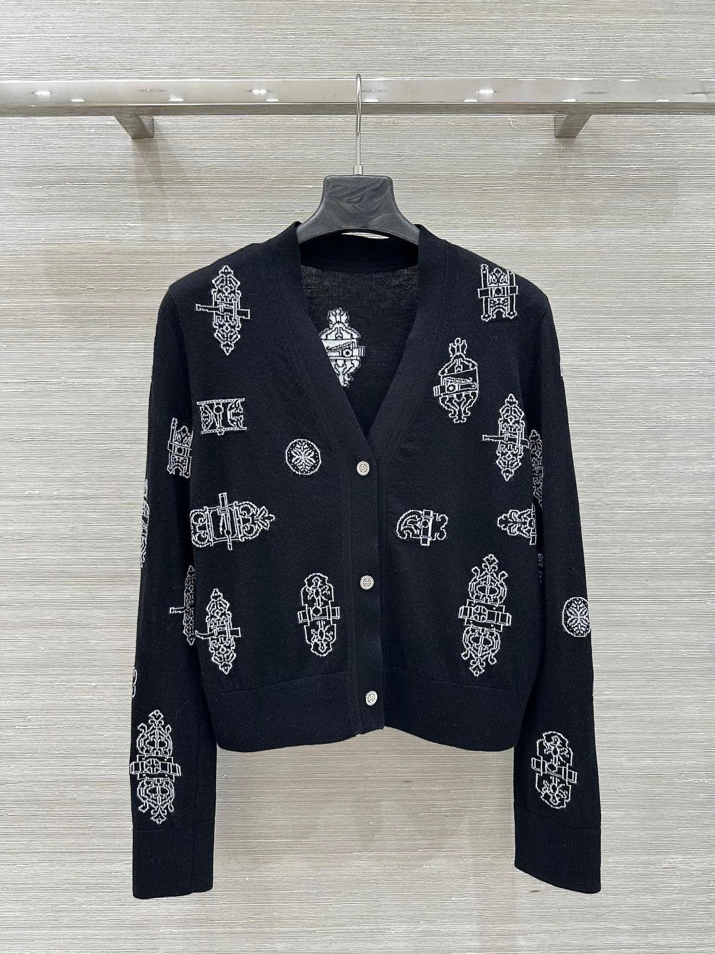 2026 Spring/Summer New Arrival: High-End Custom Wool Blend Fabric Suit.