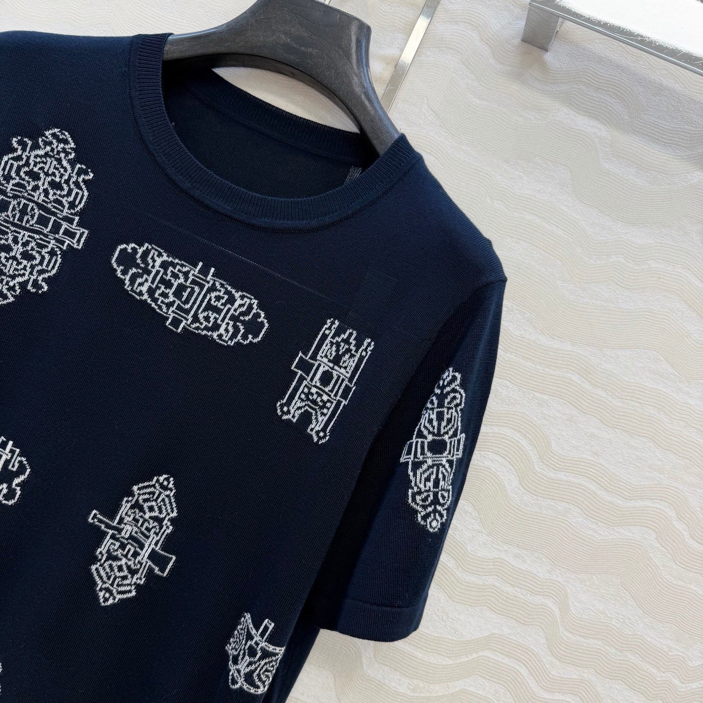 2026 Spring/Summer New Arrival: High-End Custom Wool Blend Fabric Suit.