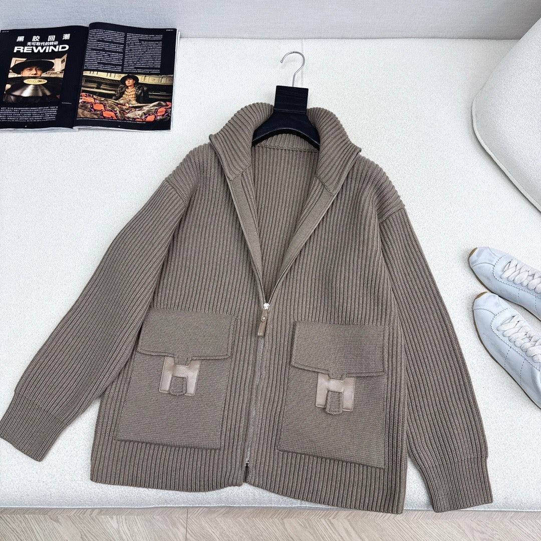 Newest Fall/Winter Classic Pattern Embellished Pocket Wool Knit Cardigan