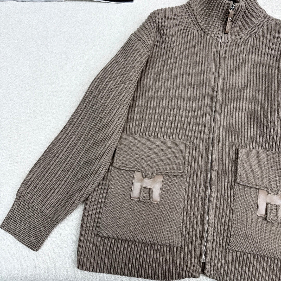 Newest Fall/Winter Classic Pattern Embellished Pocket Wool Knit Cardigan