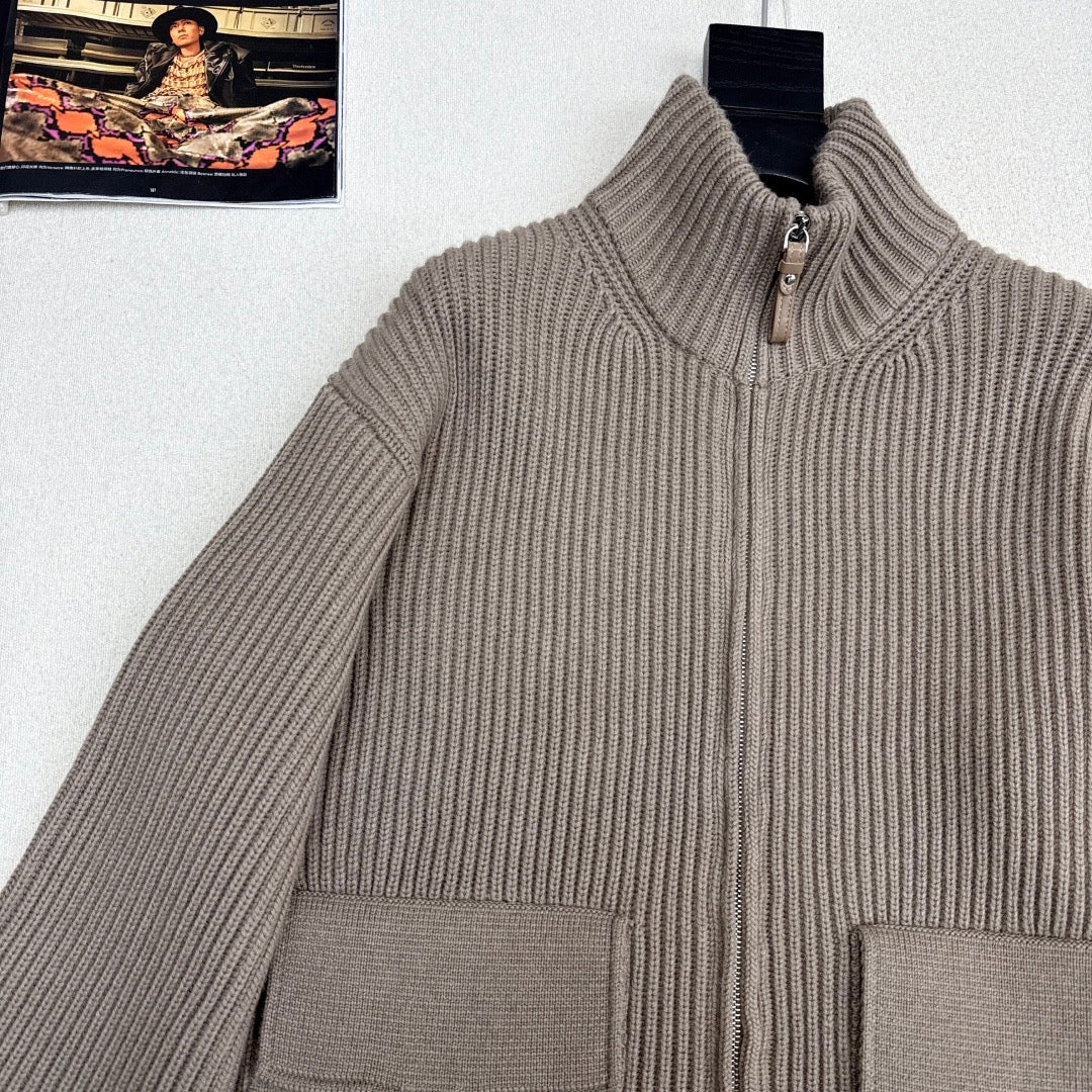 Newest Fall/Winter Classic Pattern Embellished Pocket Wool Knit Cardigan