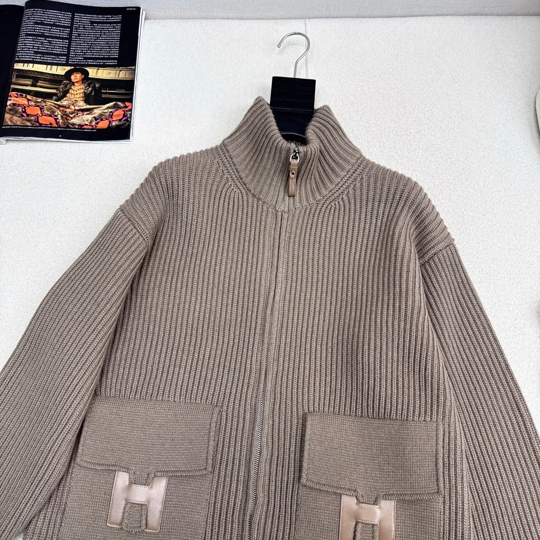 Newest Fall/Winter Classic Pattern Embellished Pocket Wool Knit Cardigan