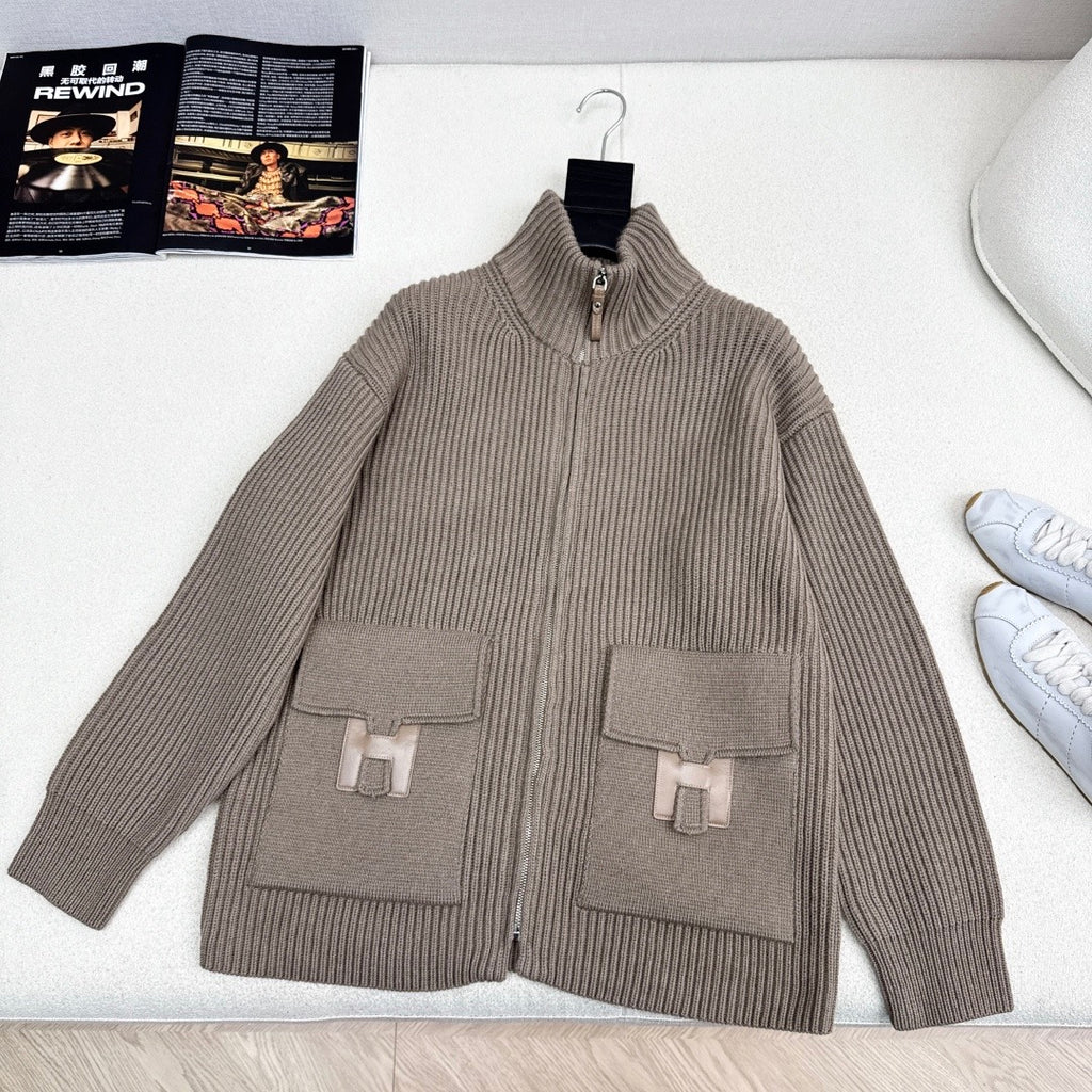 Newest Fall/Winter Classic Pattern Embellished Pocket Wool Knit Cardigan
