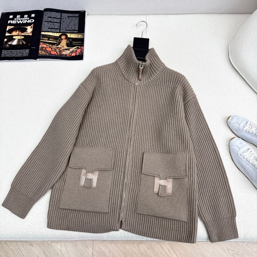 Newest Fall/Winter Classic Pattern Embellished Pocket Wool Knit Cardigan