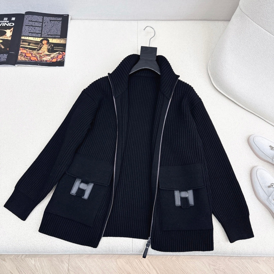 Newest Fall/Winter Classic Pattern Embellished Pocket Wool Knit Cardigan