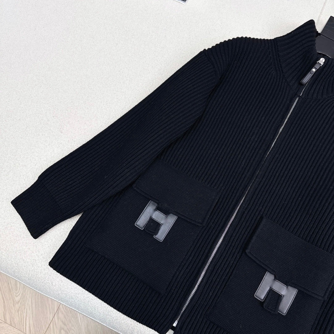 Newest Fall/Winter Classic Pattern Embellished Pocket Wool Knit Cardigan